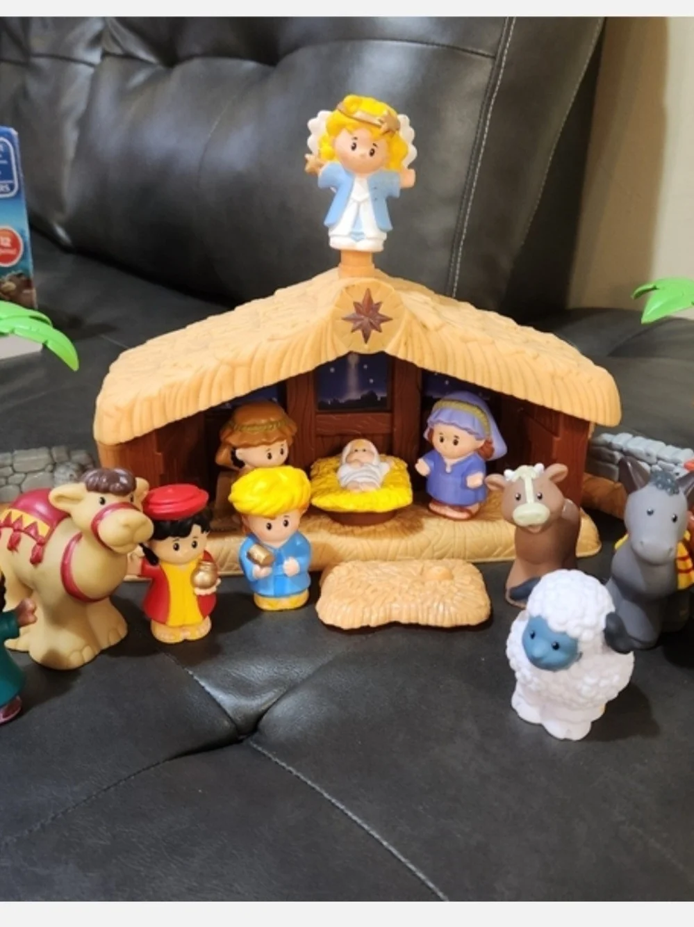 Fisher-Price Little People Deluxe Christmas Story Playset - Blue, Yellow, Brown